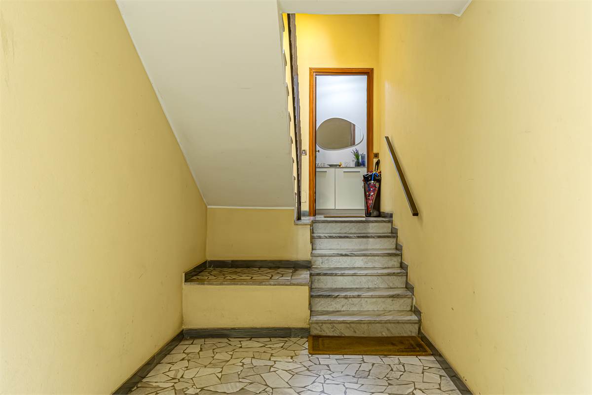 COMO MONTEOLIMPINO trilocale con due posti auto