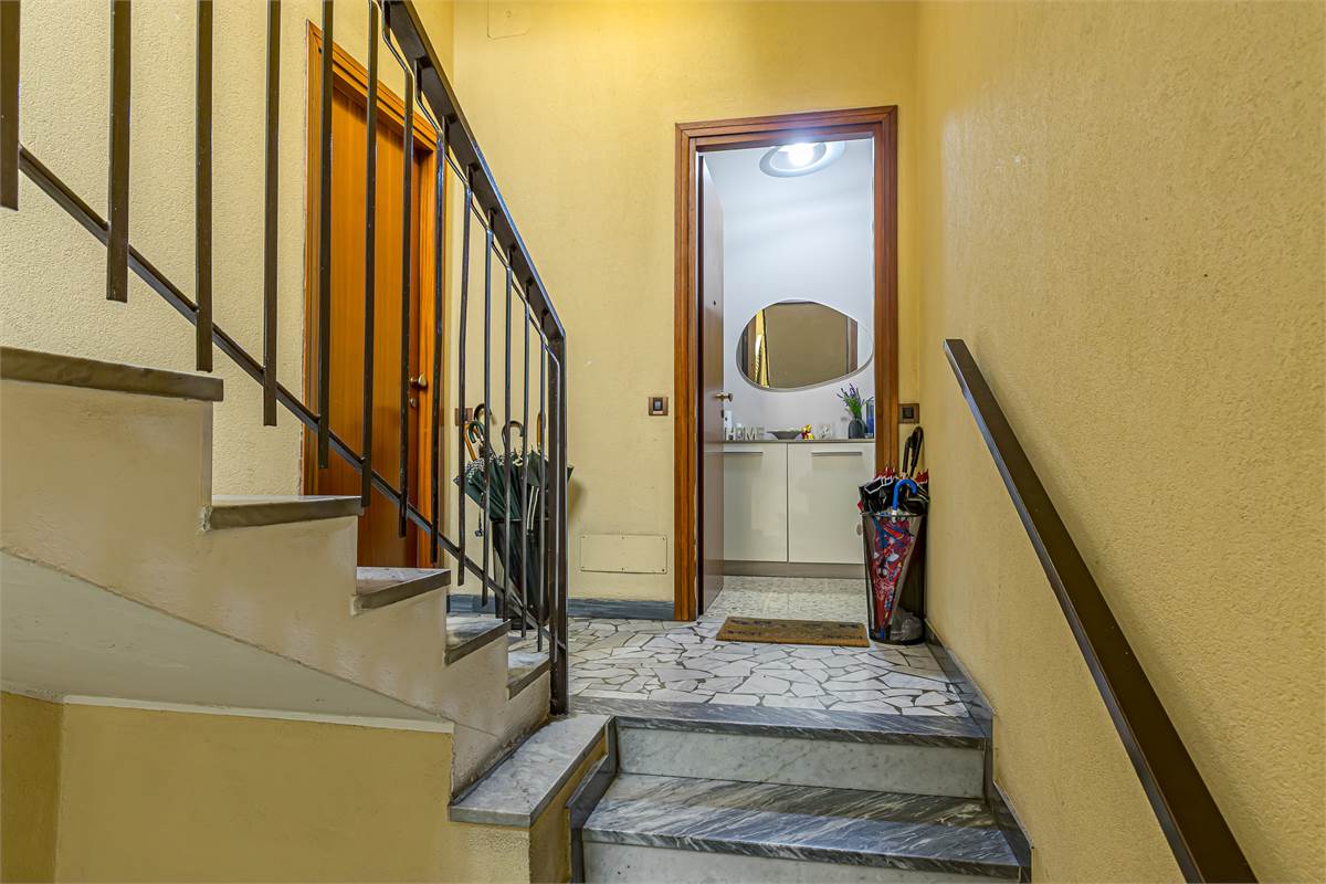 COMO MONTEOLIMPINO trilocale con due posti auto