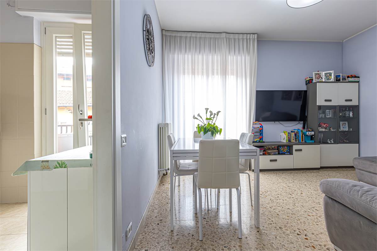 COMO MONTEOLIMPINO trilocale con due posti auto