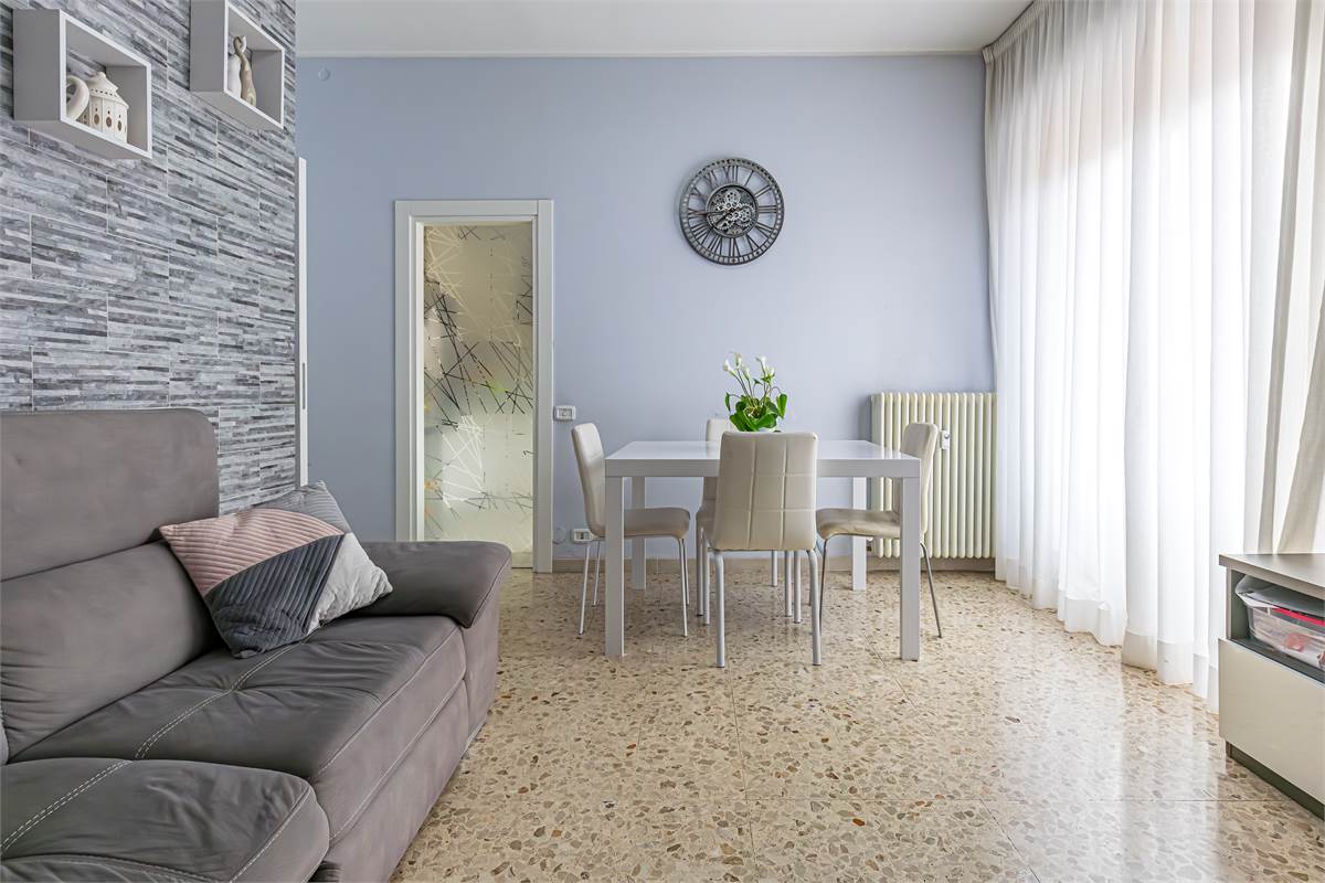 COMO MONTEOLIMPINO trilocale con due posti auto