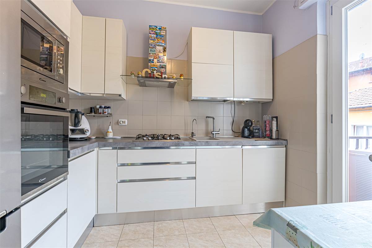 COMO MONTEOLIMPINO trilocale con due posti auto