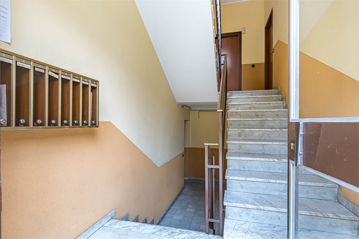 COMO TAVERNOLA trilocale con box in vendita