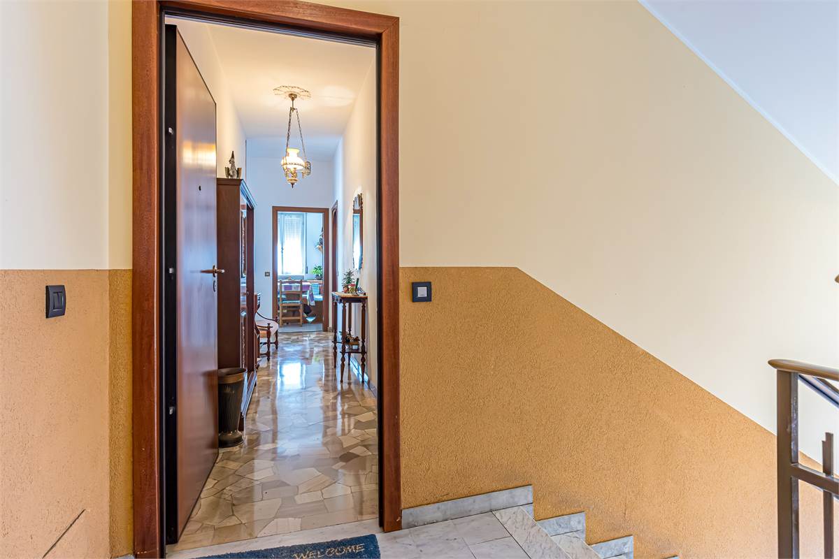 COMO TAVERNOLA trilocale con box in vendita