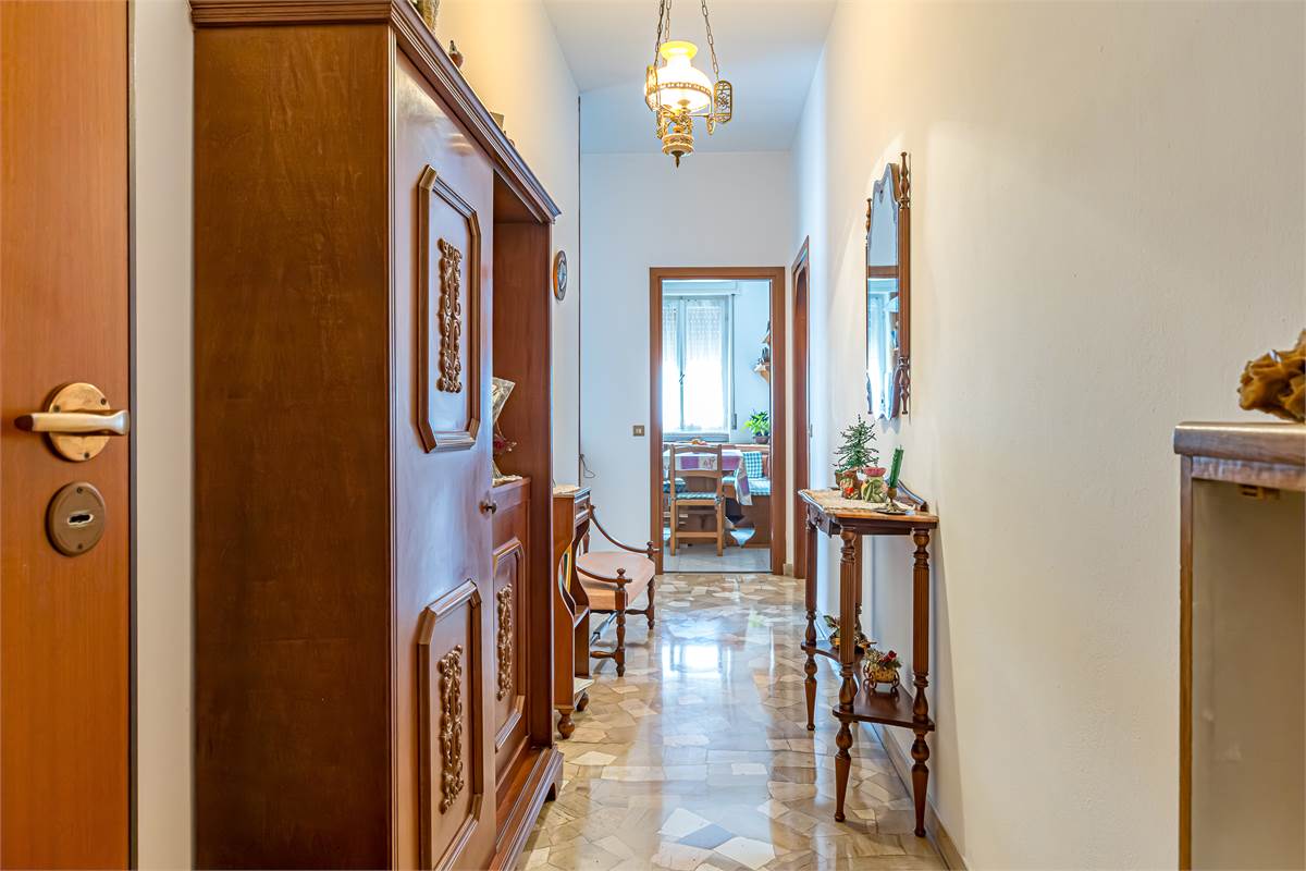 COMO TAVERNOLA trilocale con box in vendita