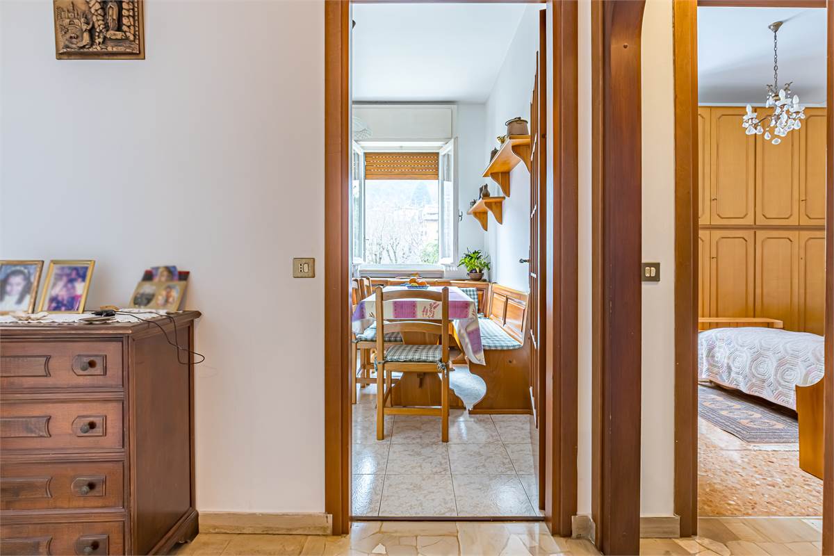 COMO TAVERNOLA trilocale con box in vendita