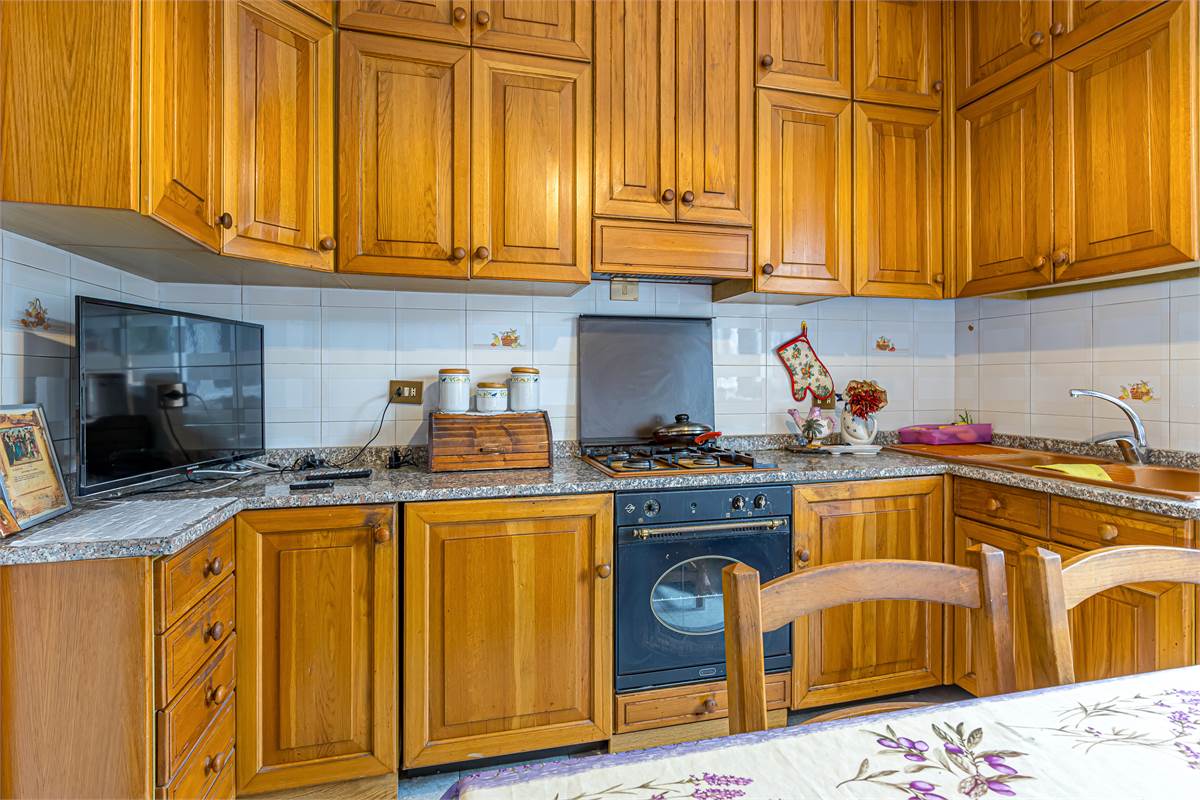 COMO TAVERNOLA trilocale con box in vendita