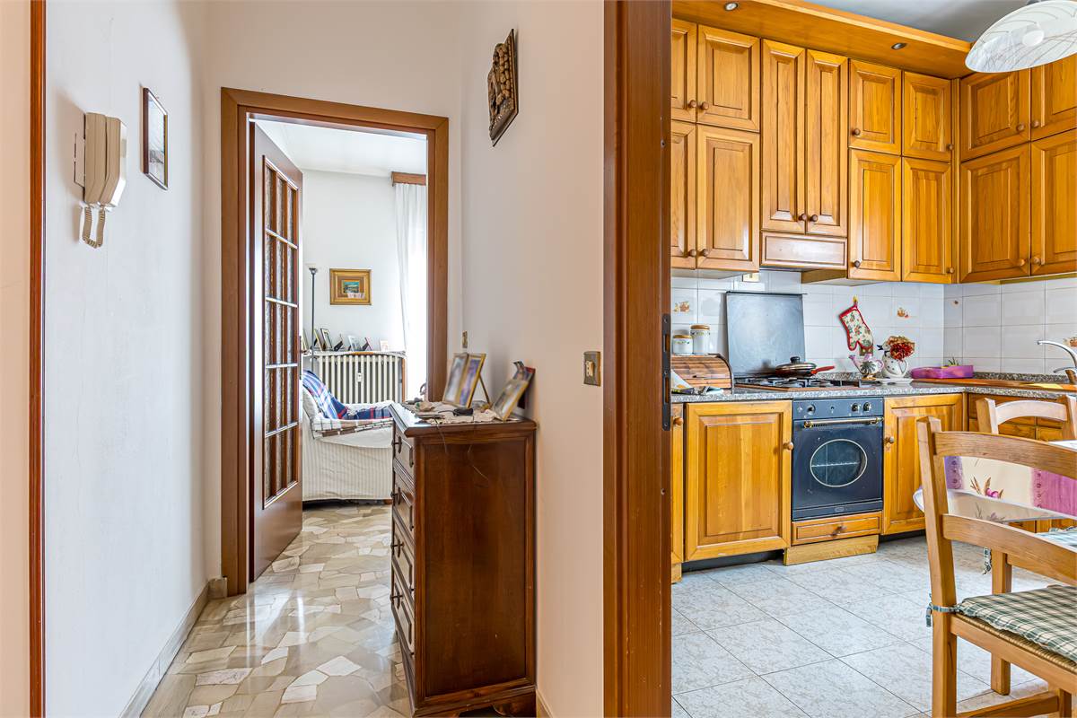 COMO TAVERNOLA trilocale con box in vendita