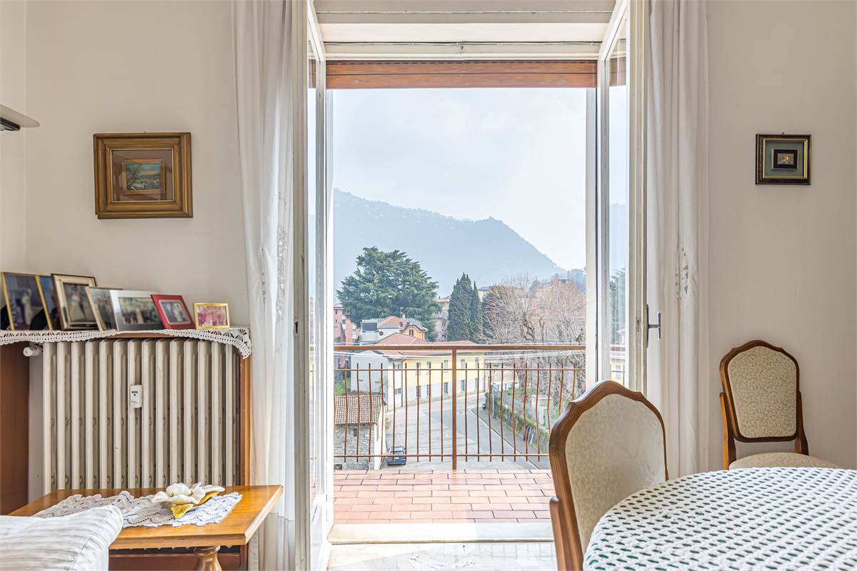 COMO TAVERNOLA trilocale con box in vendita