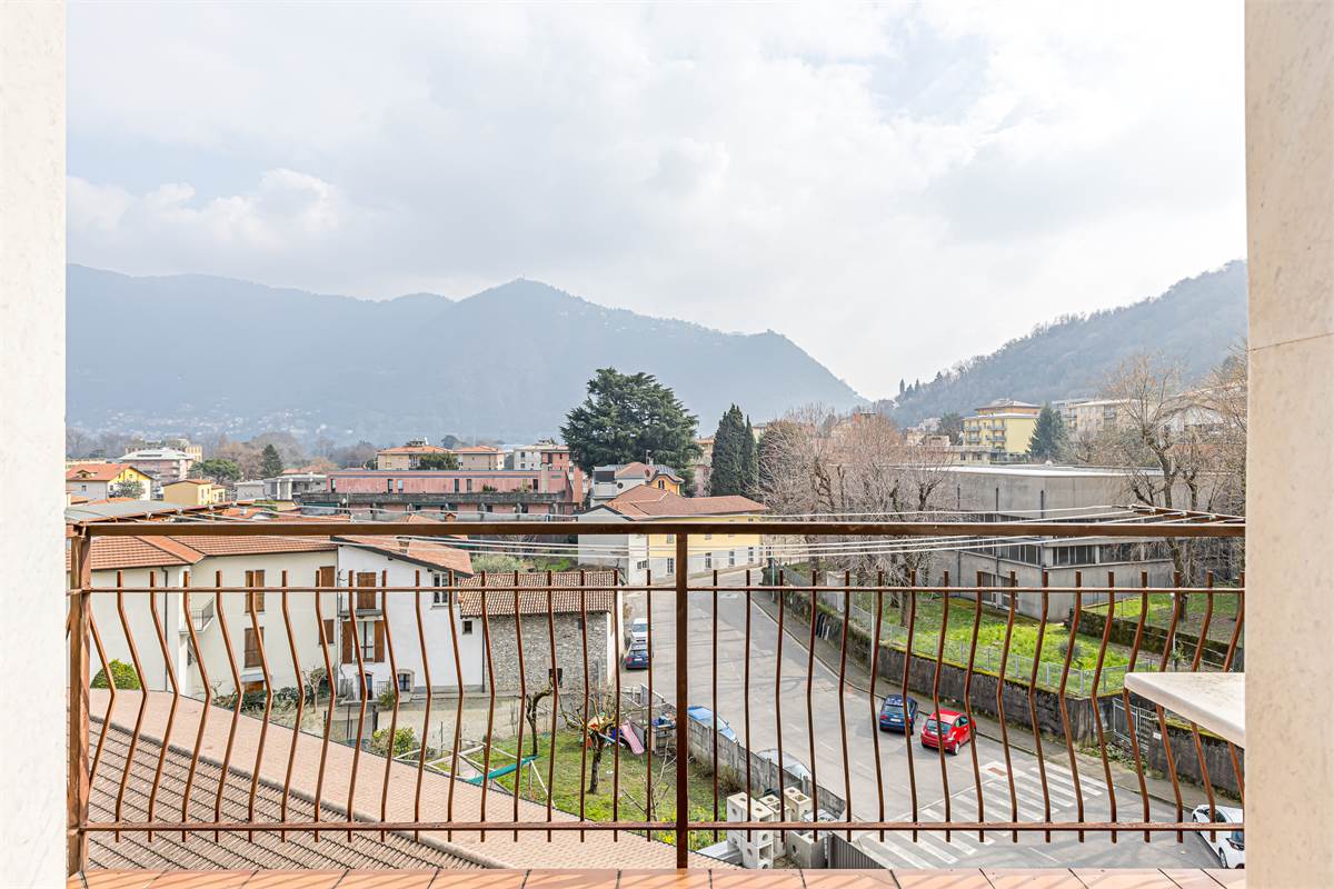 COMO TAVERNOLA trilocale con box in vendita