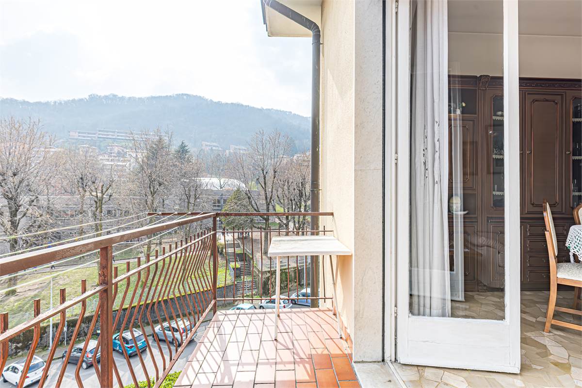 COMO TAVERNOLA trilocale con box in vendita