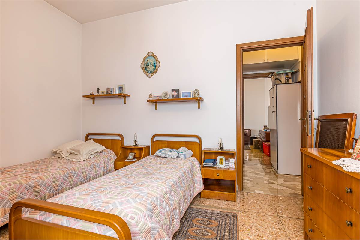 COMO TAVERNOLA trilocale con box in vendita