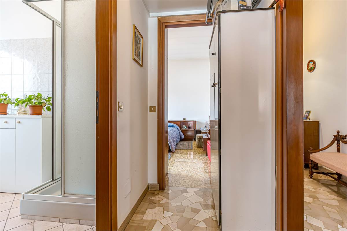 COMO TAVERNOLA trilocale con box in vendita