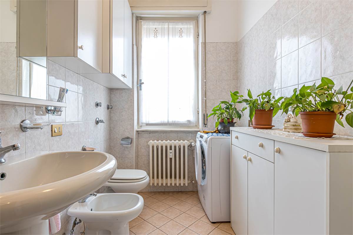 COMO TAVERNOLA trilocale con box in vendita