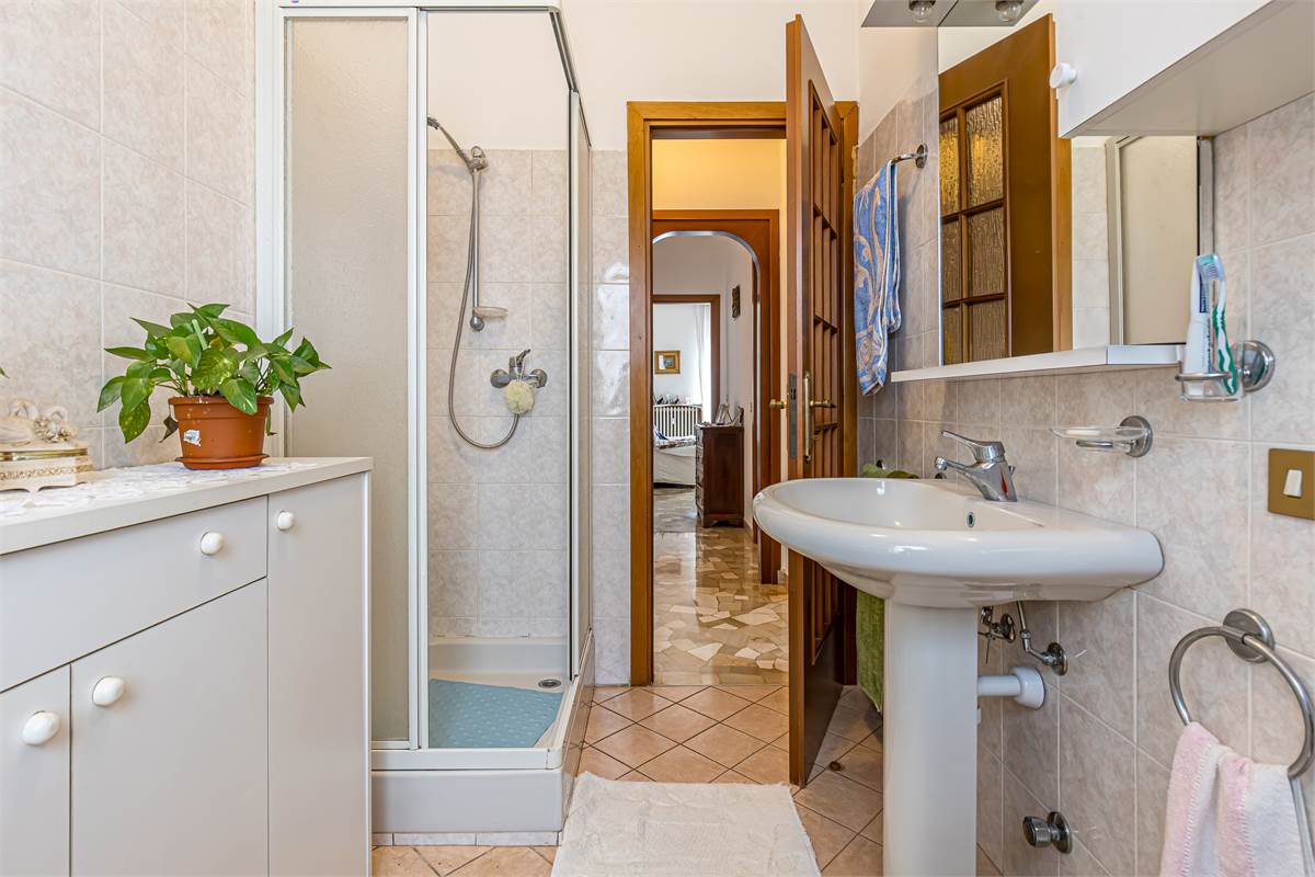 COMO TAVERNOLA trilocale con box in vendita