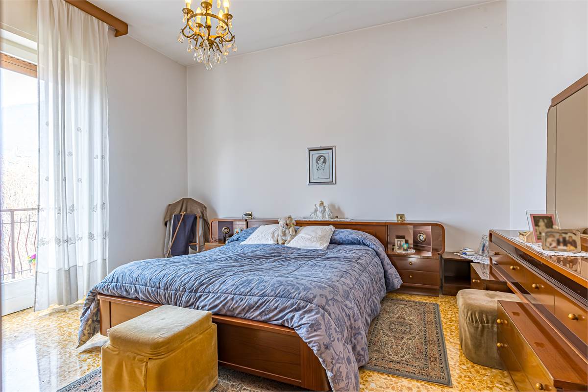 COMO TAVERNOLA trilocale con box in vendita