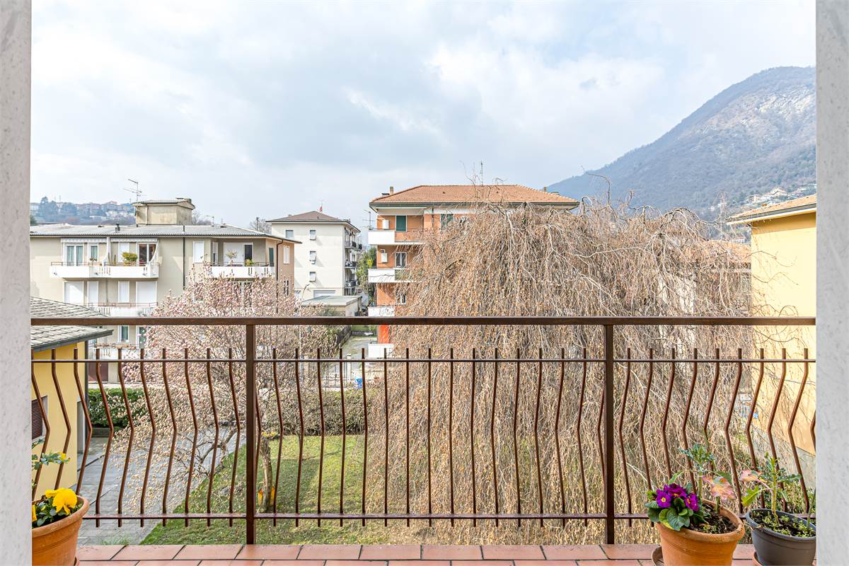 COMO TAVERNOLA trilocale con box in vendita