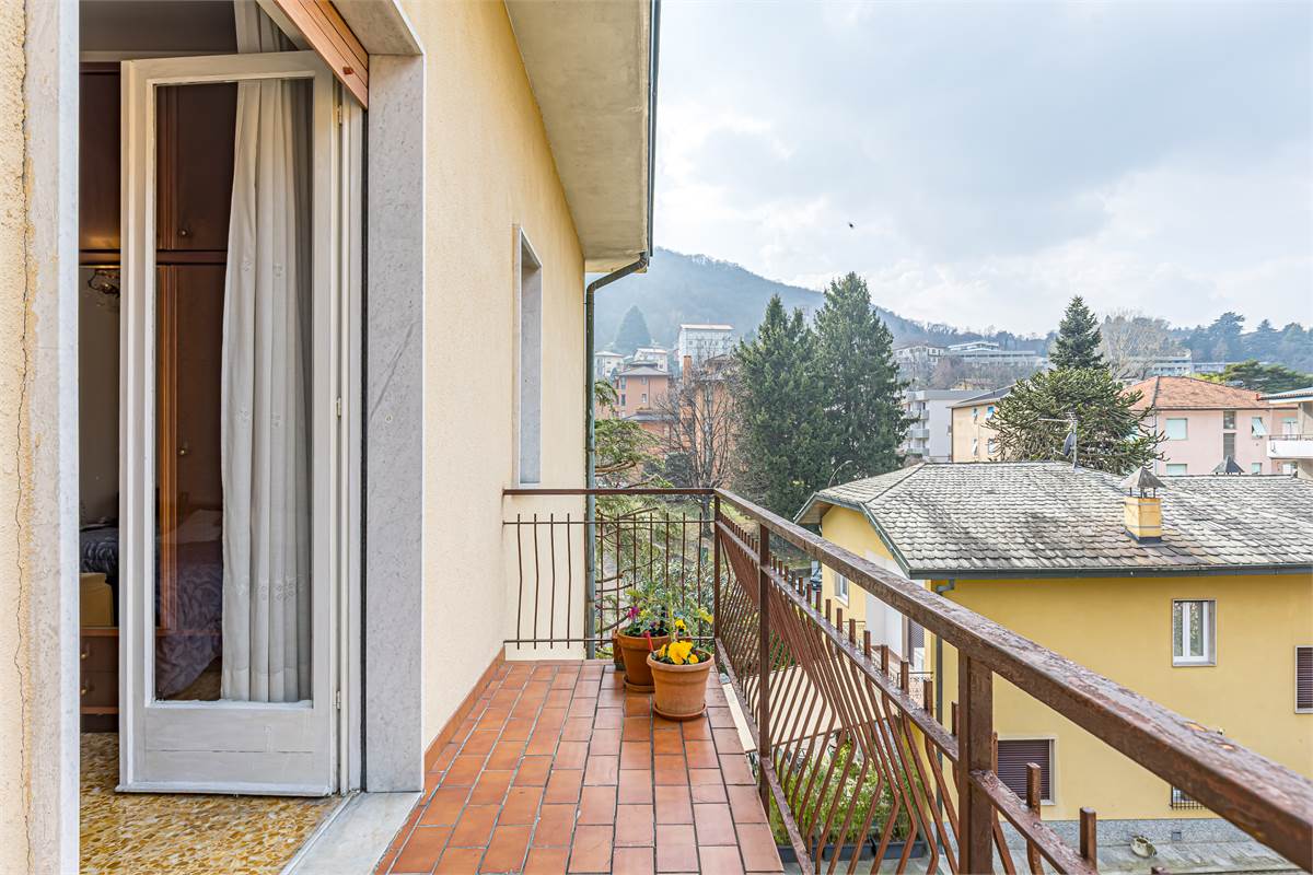 COMO TAVERNOLA trilocale con box in vendita