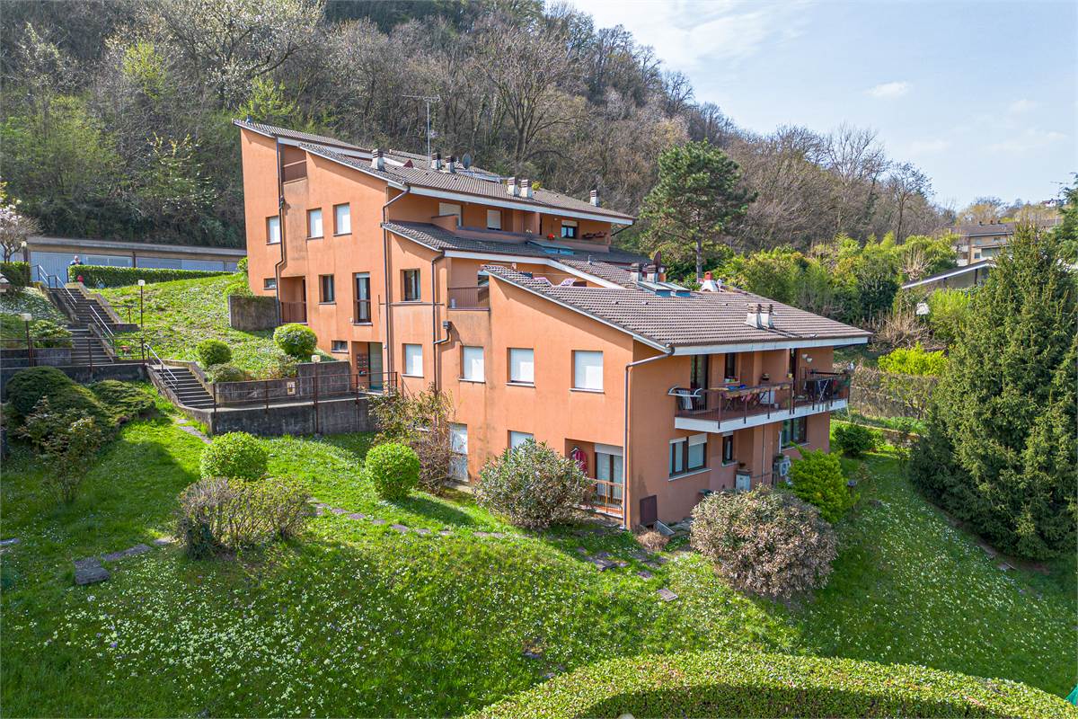 COMO TAVERNOLA trilocale ristrutturato con box