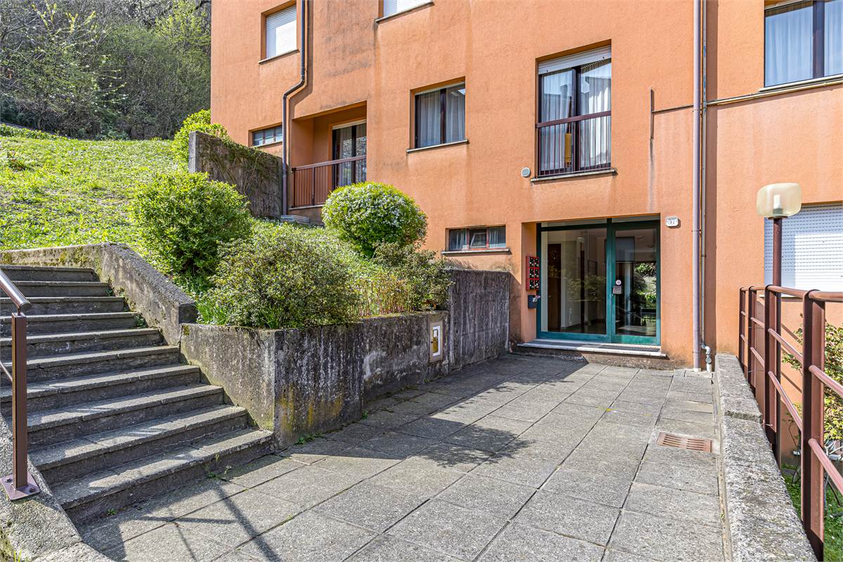 COMO TAVERNOLA trilocale ristrutturato con box