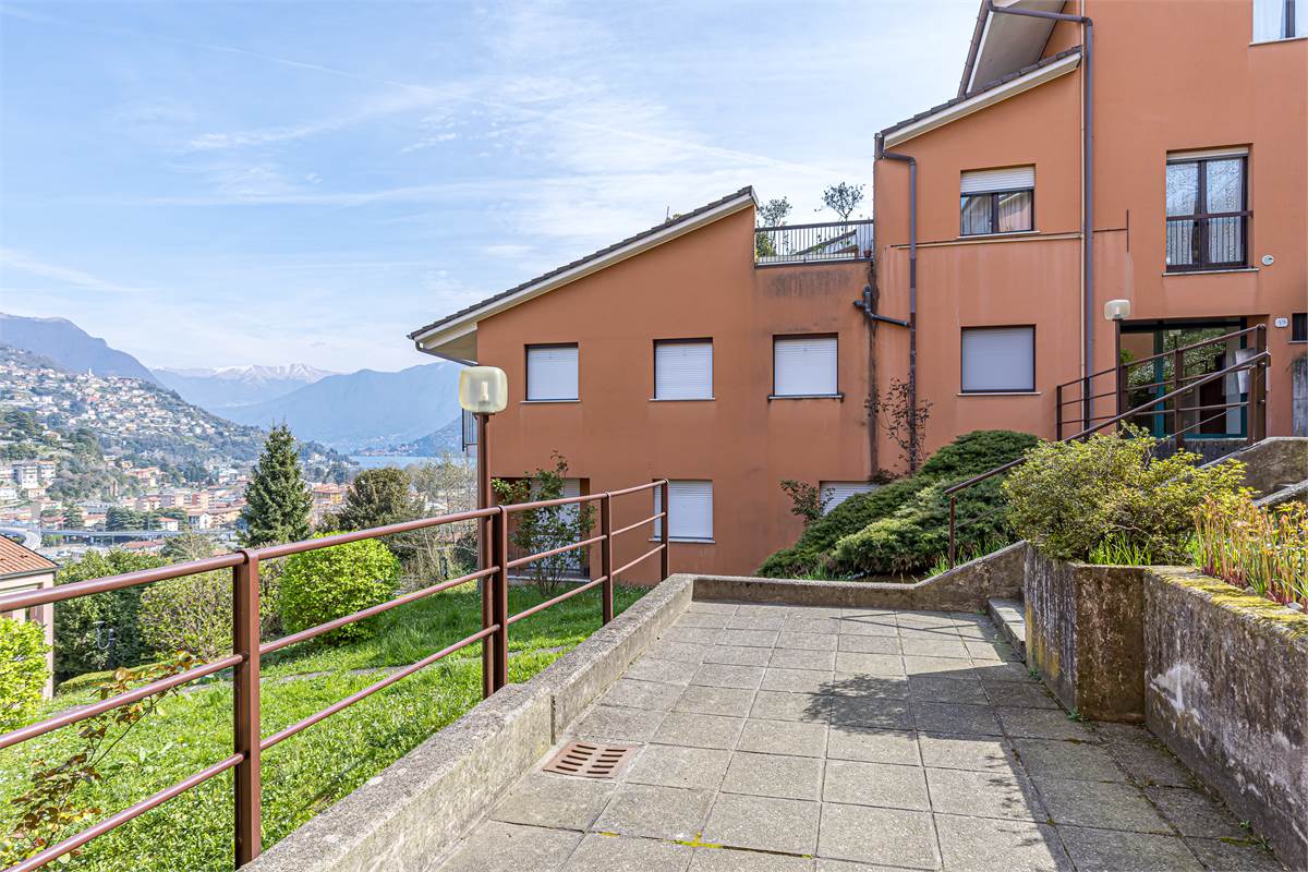 COMO TAVERNOLA trilocale ristrutturato con box