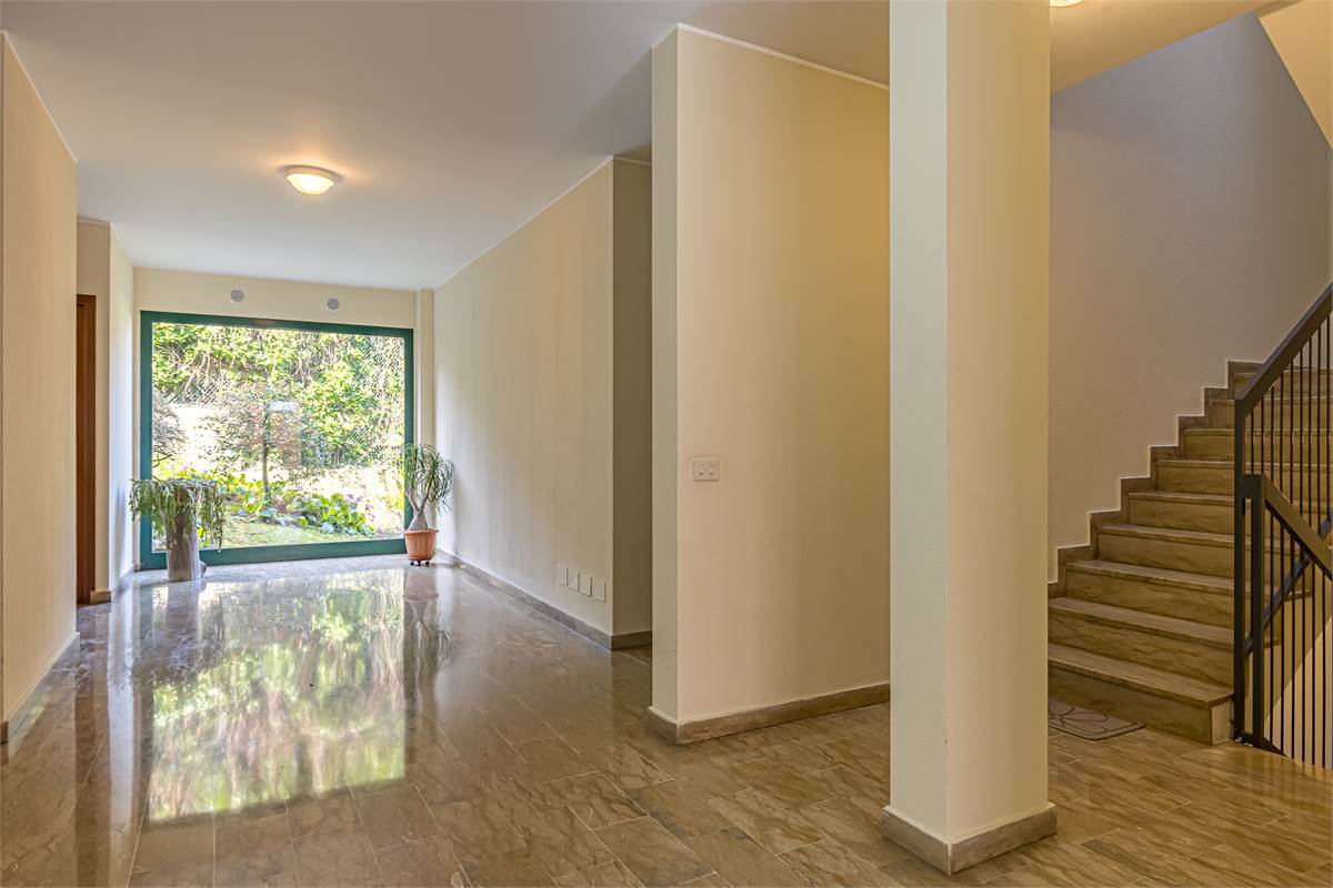 COMO TAVERNOLA trilocale ristrutturato con box