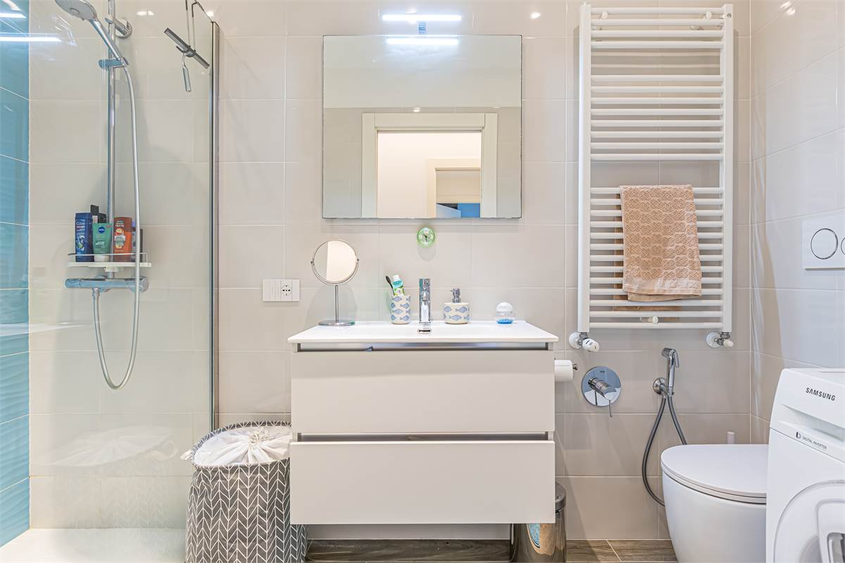 COMO TAVERNOLA trilocale ristrutturato con box