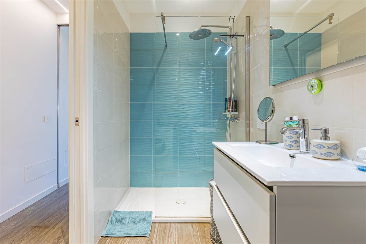 COMO TAVERNOLA trilocale ristrutturato con box