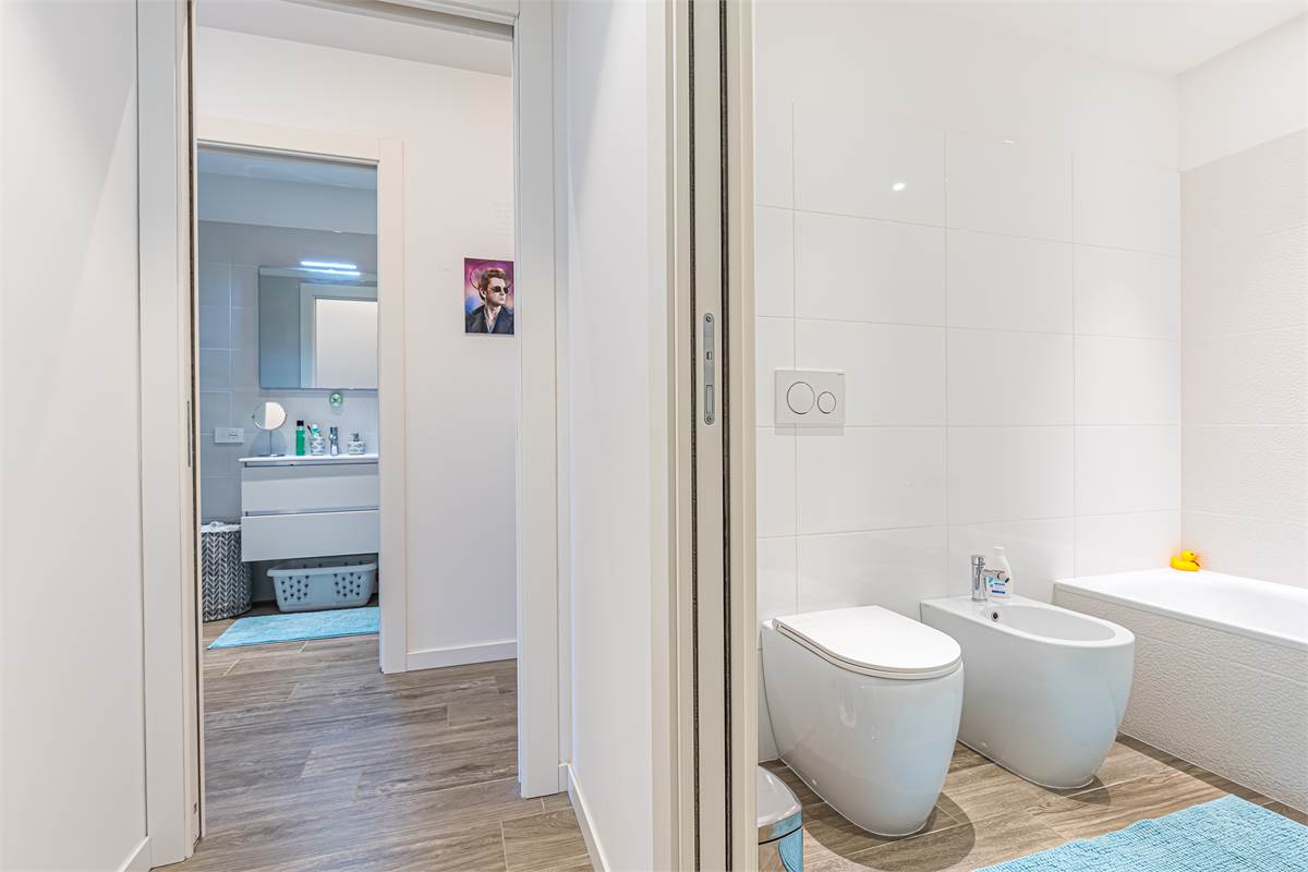 COMO TAVERNOLA trilocale ristrutturato con box