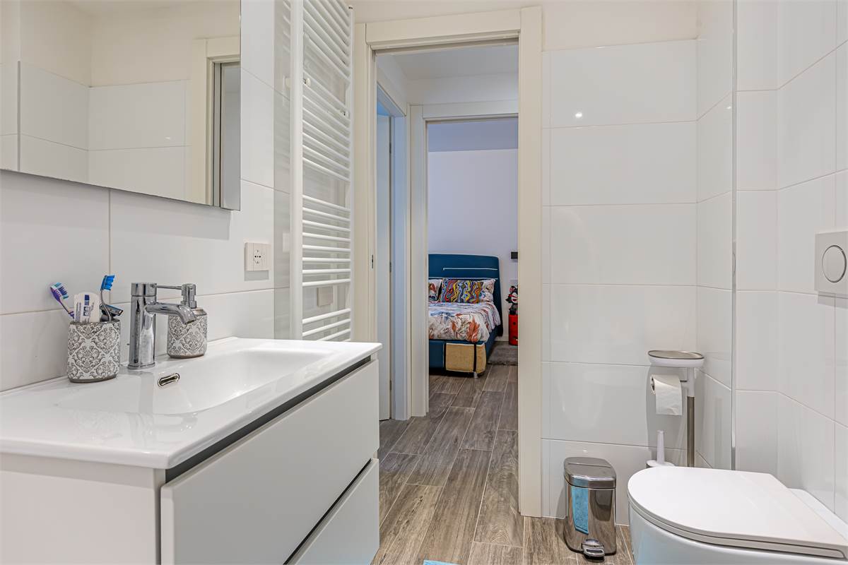 COMO TAVERNOLA trilocale ristrutturato con box