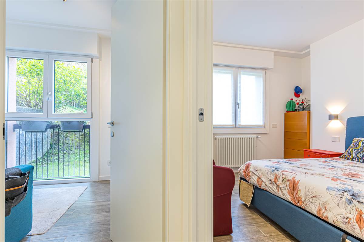 COMO TAVERNOLA trilocale ristrutturato con box