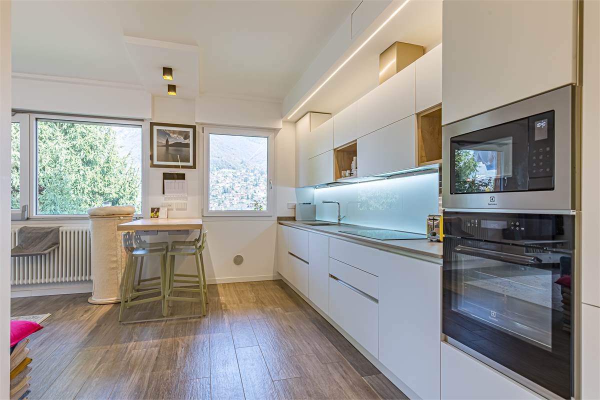 COMO TAVERNOLA trilocale ristrutturato con box