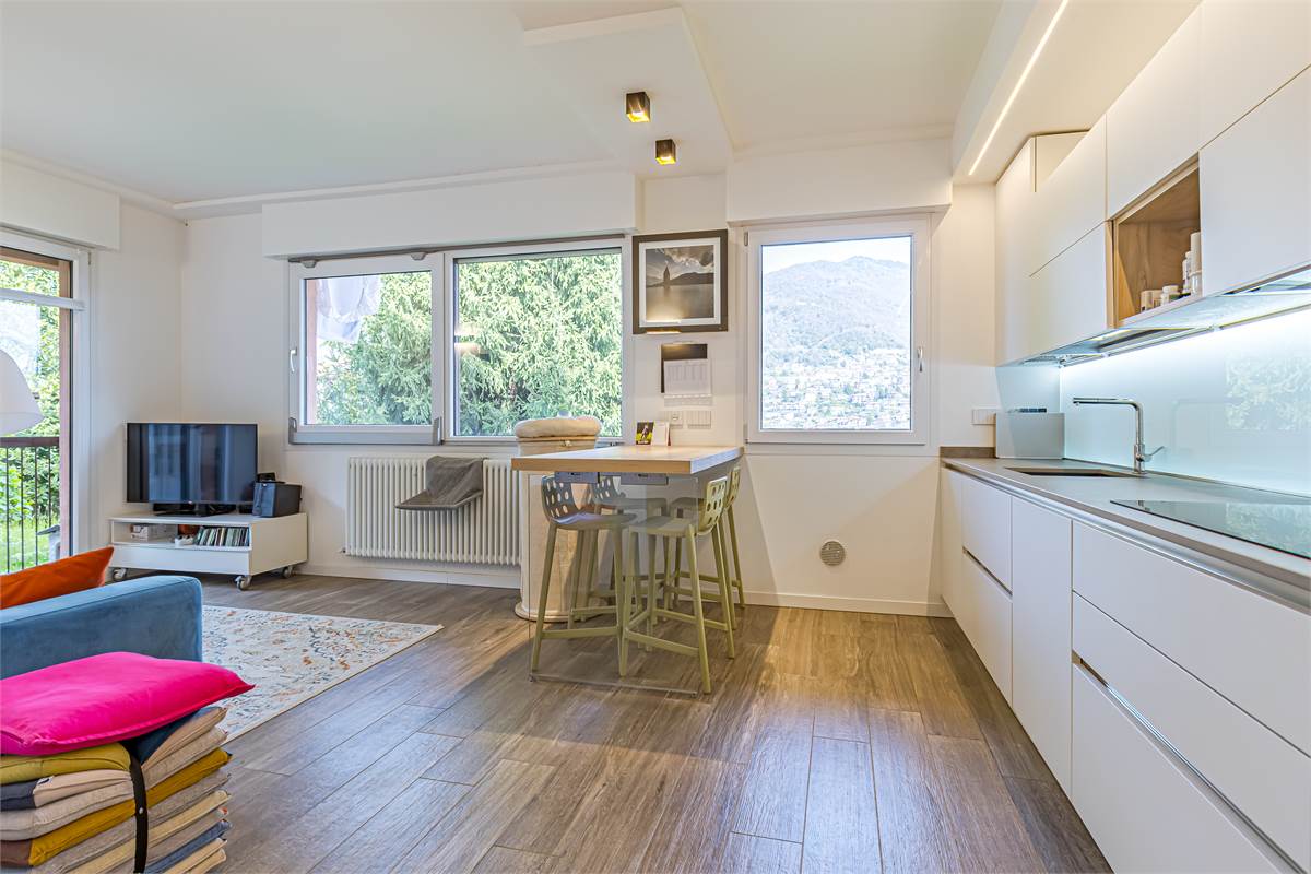 COMO TAVERNOLA trilocale ristrutturato con box