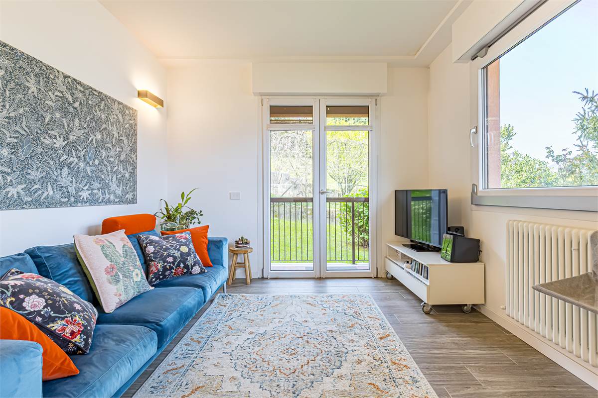 COMO TAVERNOLA trilocale ristrutturato con box