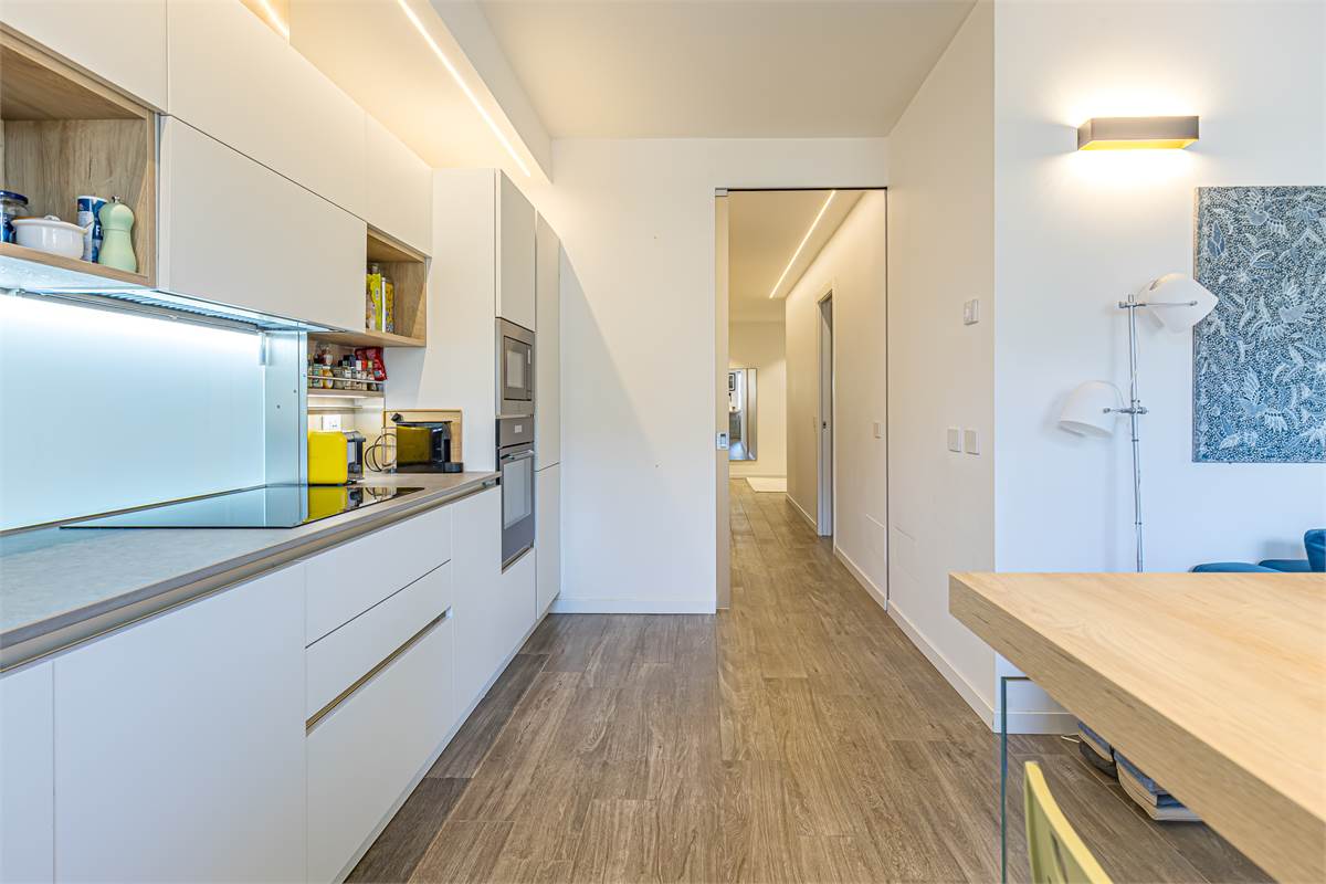 COMO TAVERNOLA trilocale ristrutturato con box