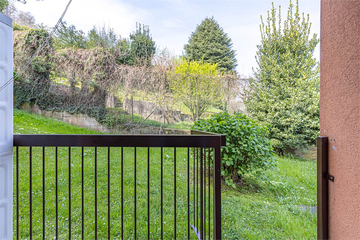 COMO TAVERNOLA trilocale ristrutturato con box