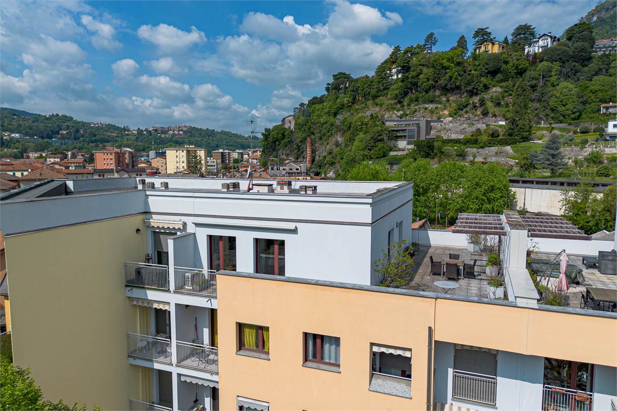 CERNOBBIO CENTRO attico trilocale in vendita