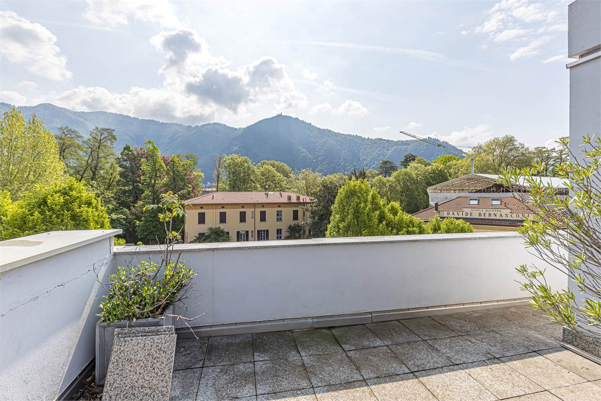 CERNOBBIO CENTRO attico trilocale in vendita