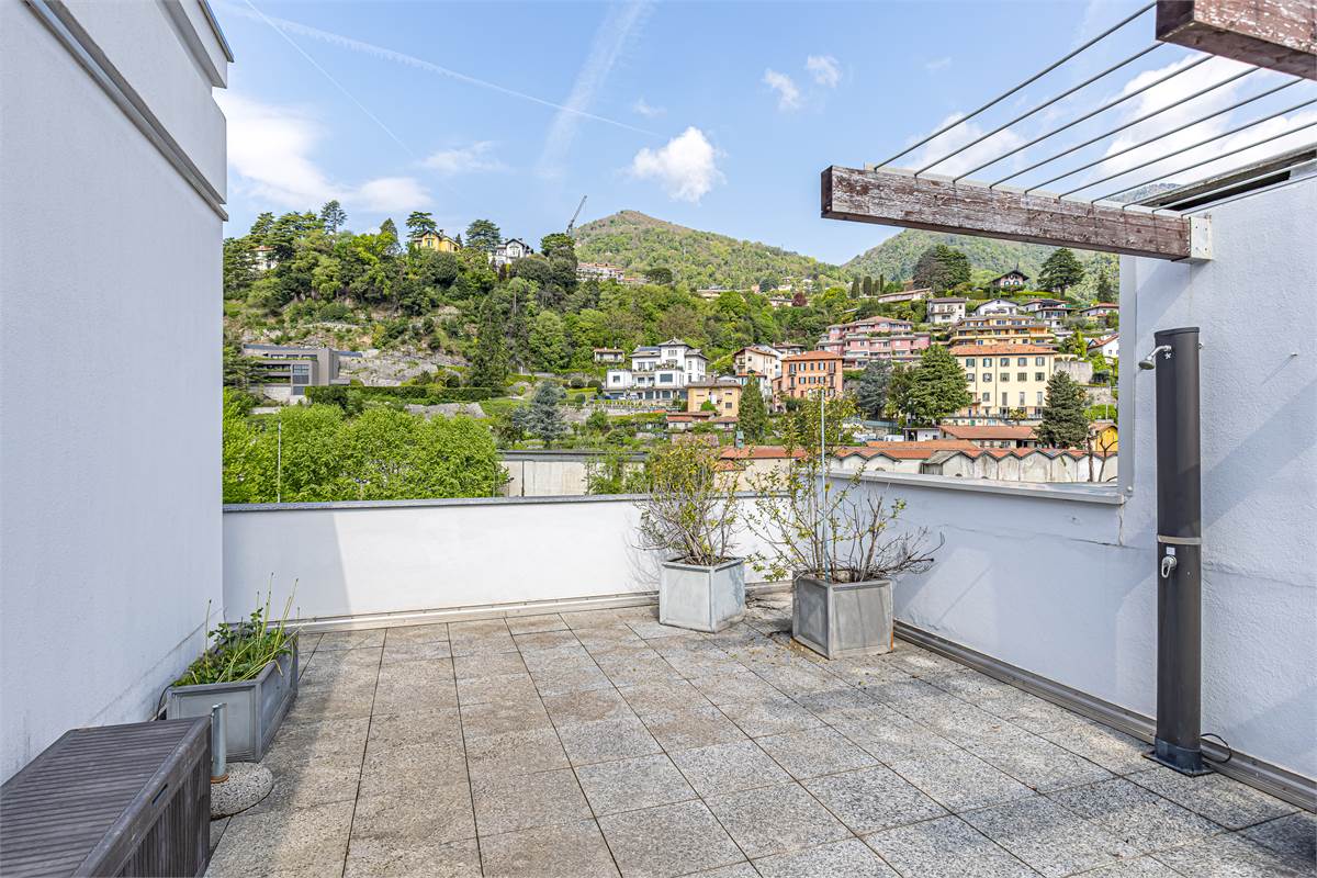 CERNOBBIO CENTRO attico trilocale in vendita
