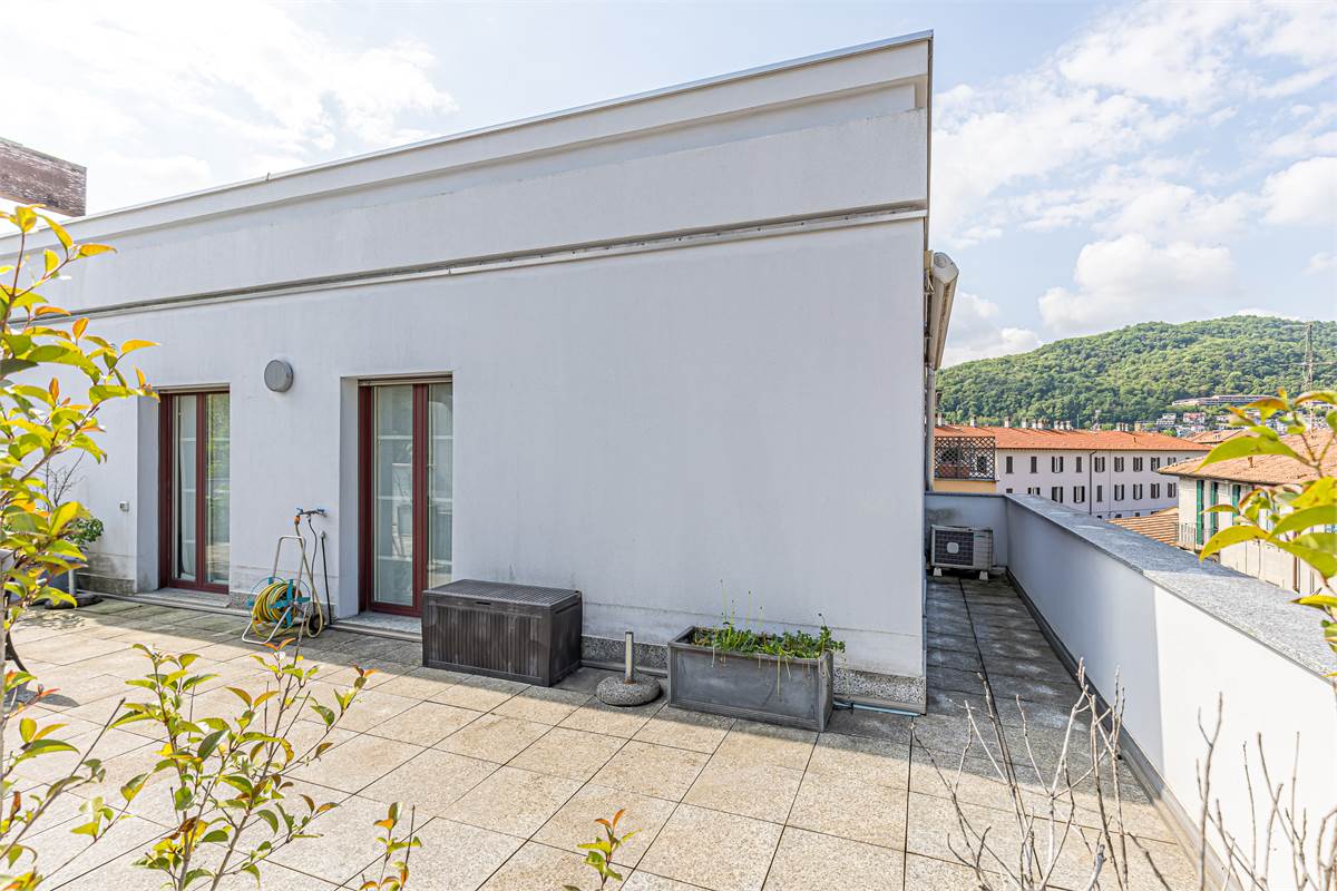 CERNOBBIO CENTRO attico trilocale in vendita