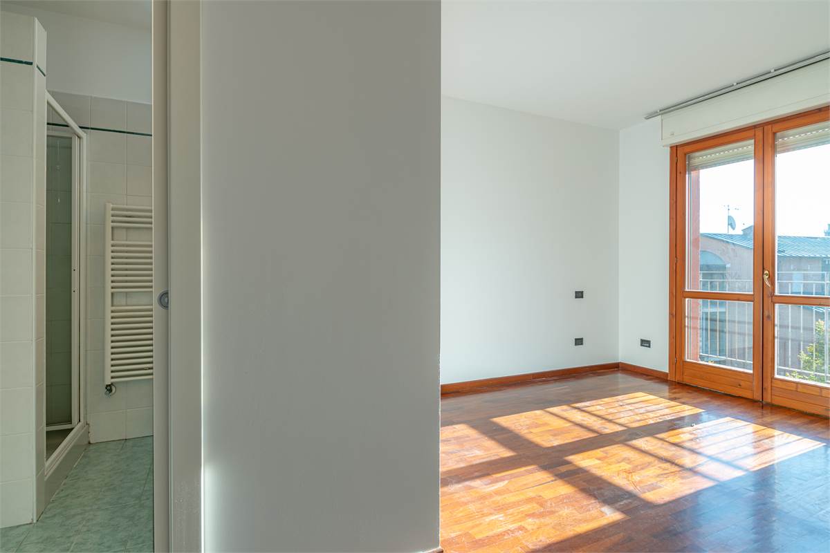 COMO BORGOVICO quattrolocali in affitto