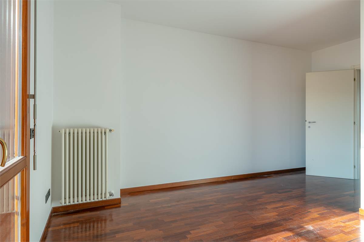 COMO BORGOVICO quattrolocali in affitto