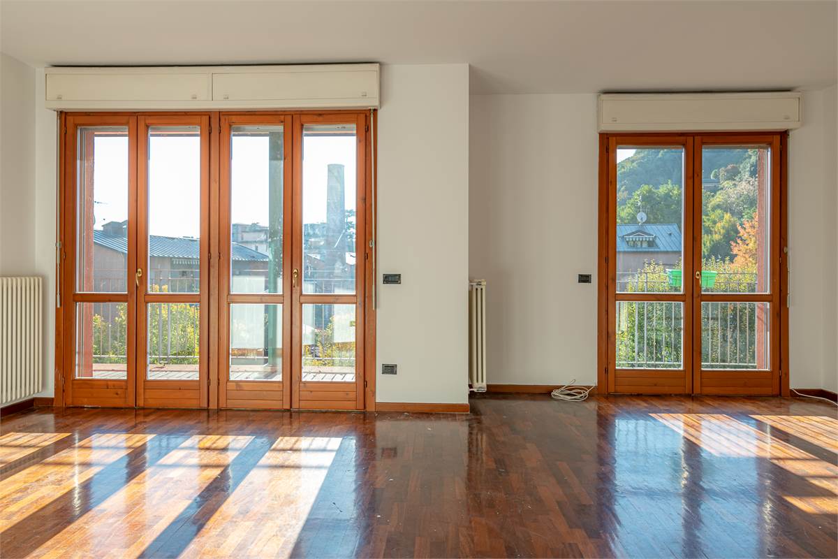 COMO BORGOVICO quattrolocali in affitto