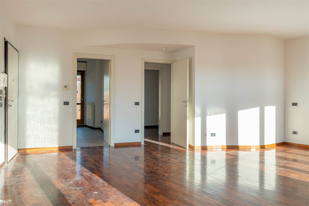 COMO BORGOVICO quattrolocali in affitto