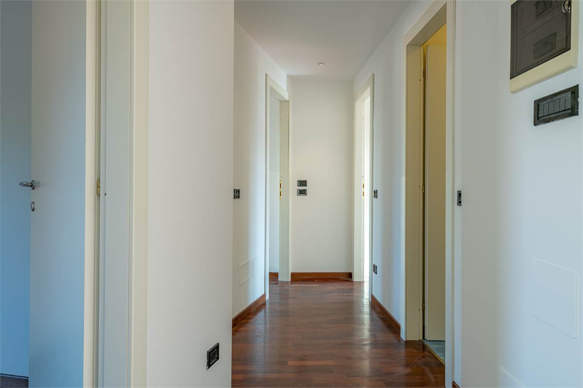 COMO BORGOVICO quattrolocali in affitto