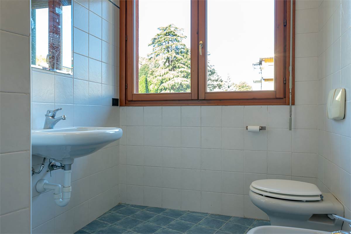 COMO BORGOVICO quattrolocali in affitto