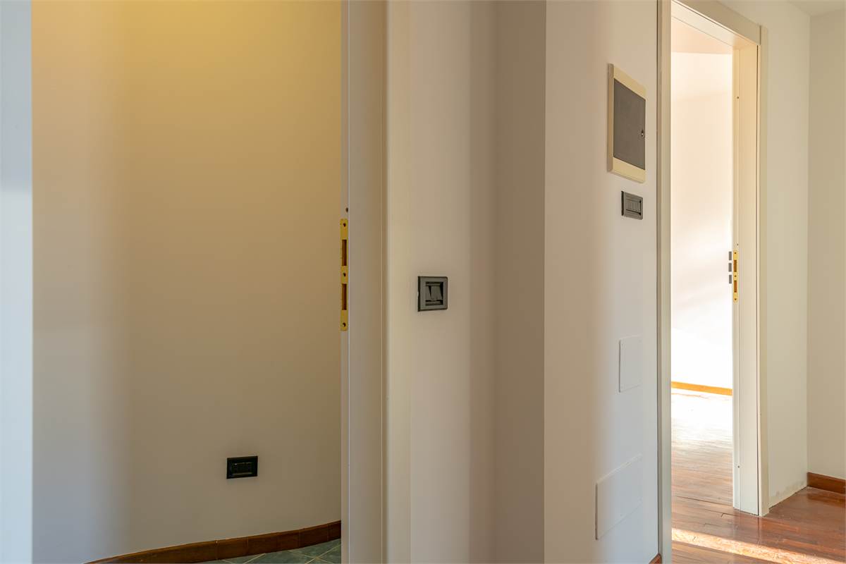 COMO BORGOVICO quattrolocali in affitto