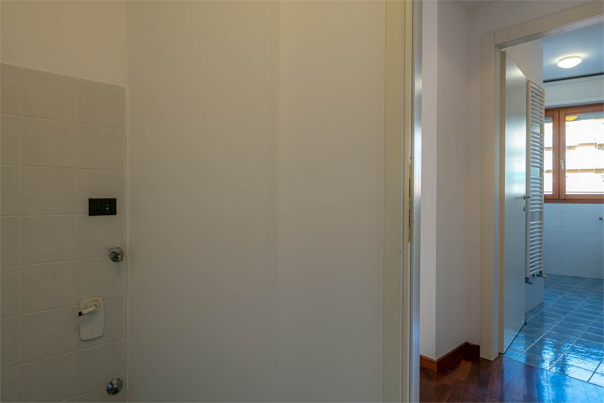 COMO BORGOVICO quattrolocali in affitto