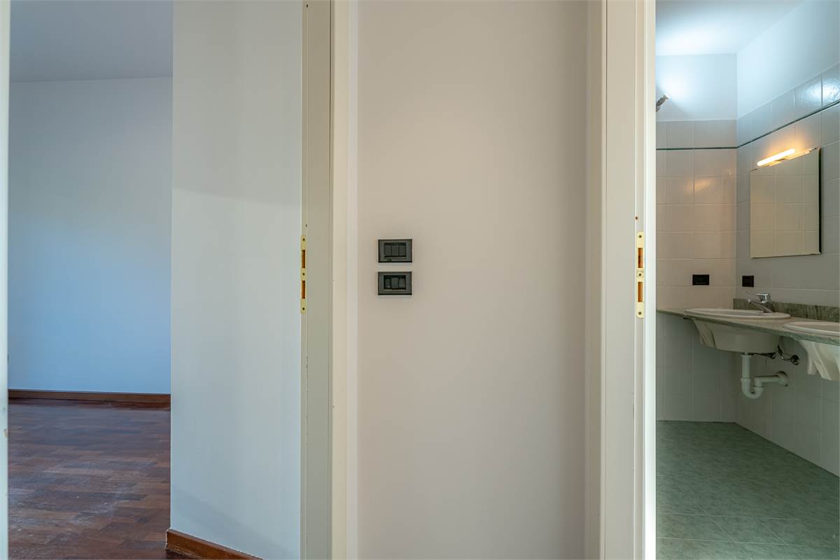 COMO BORGOVICO quattrolocali in affitto