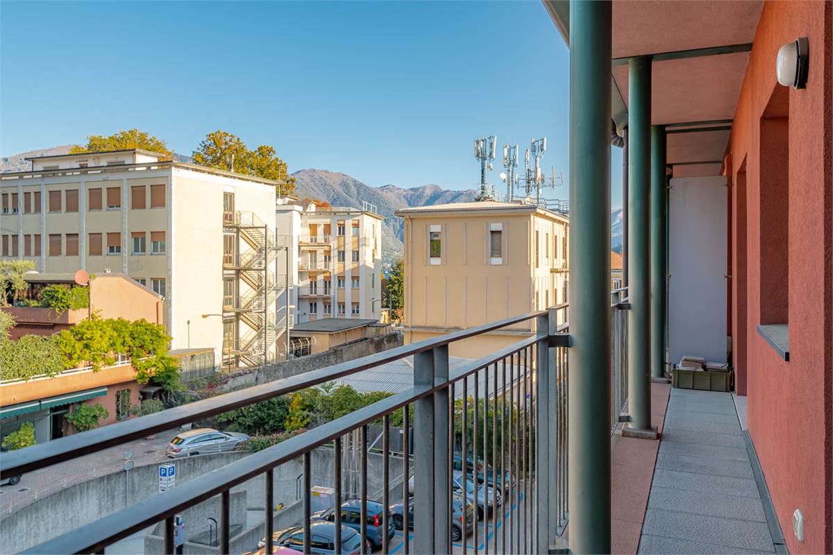 COMO BORGOVICO quattrolocali in affitto