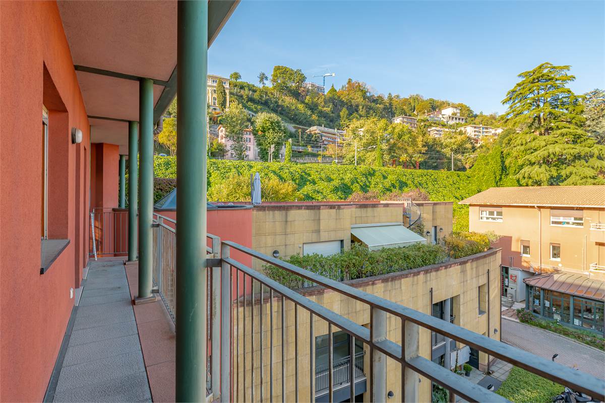 COMO BORGOVICO quattrolocali in affitto